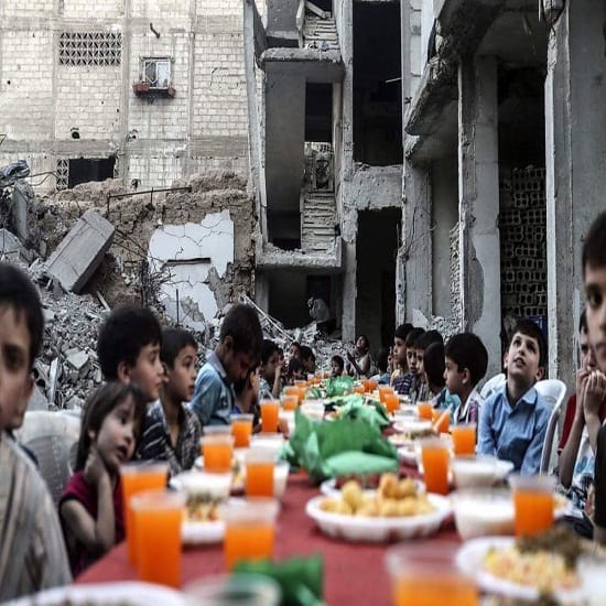 Viral Pictures Of Syria Muslims Breaking Ramadan Fast
