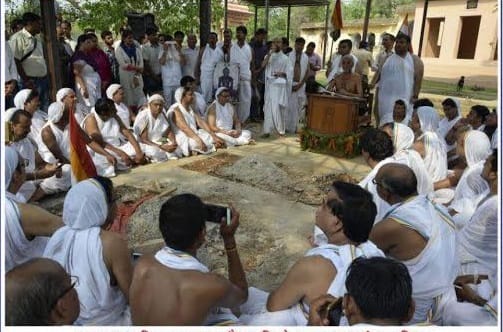 Birthday of Tarun Sagar Maharaj celebrated at crematorium