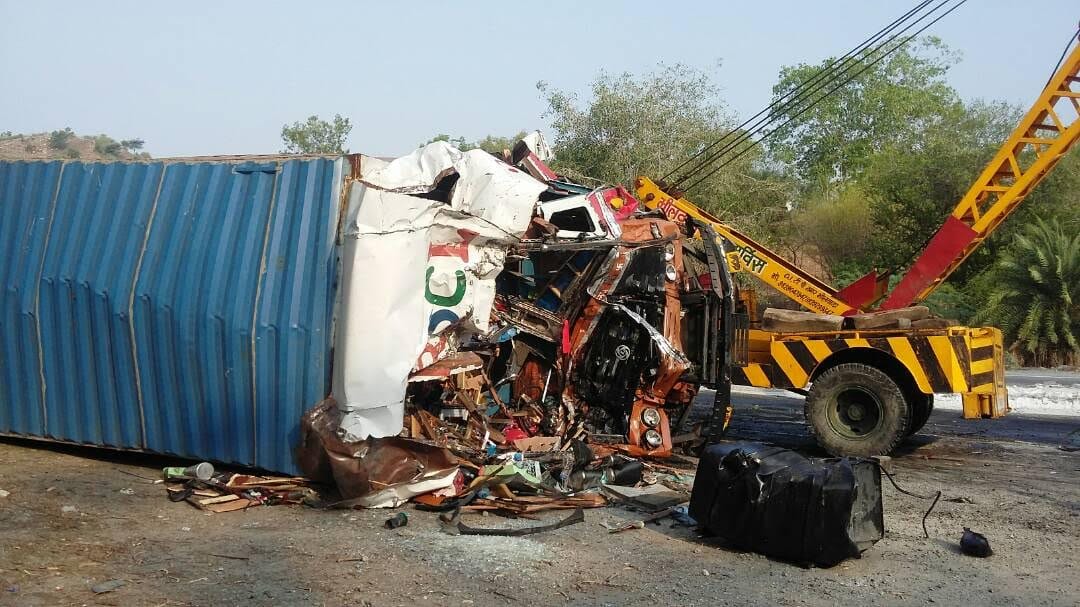 four people died in road accident near udaipur