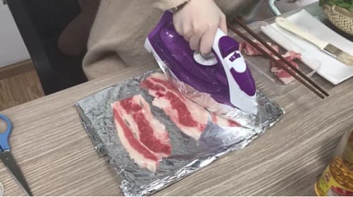 Chineese women Yeah cooks food on qffice equipments and make makeup from edible stuff