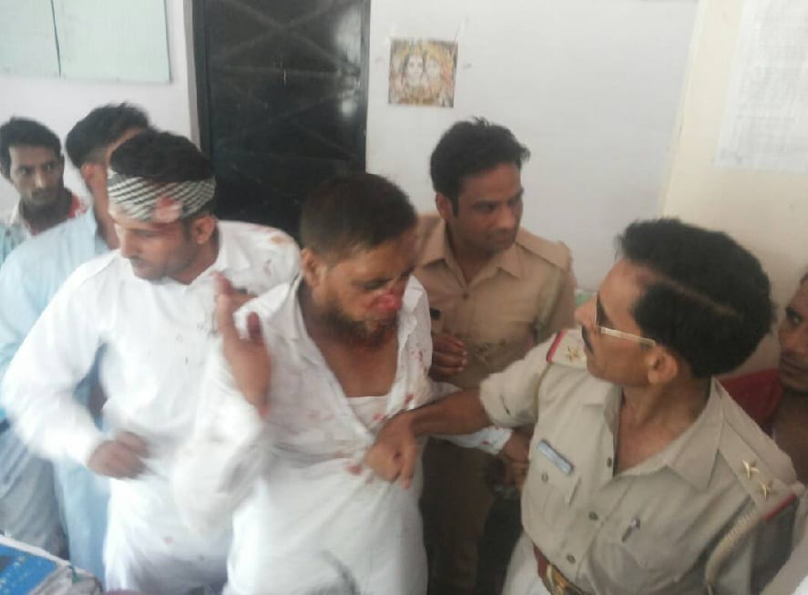 ईद की बधाई देने पर चले लाठी-डंडे