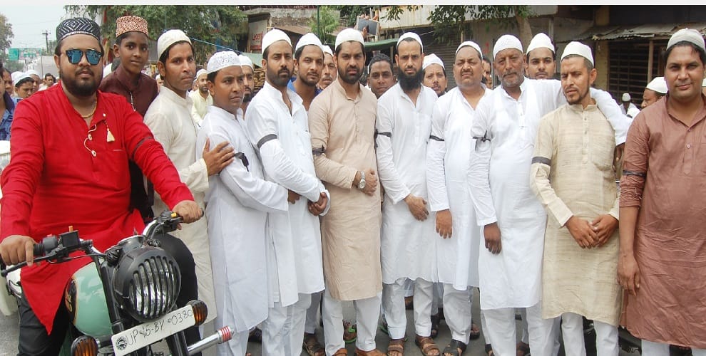 These allegations were made on those who paid namaz by wearing black band