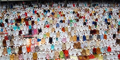These allegations were made on those who paid namaz by wearing black band
