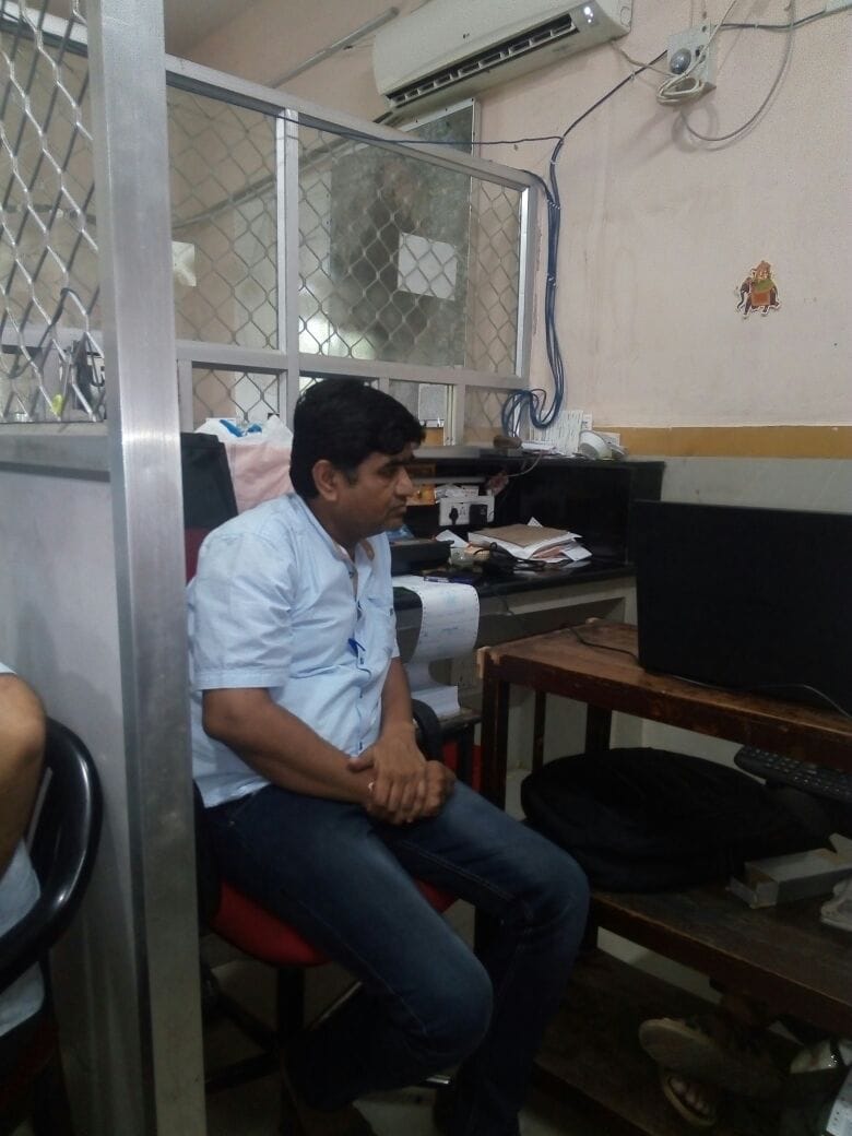 Udc of the municipal corporation arrested by acb in ajmer to take bribe 