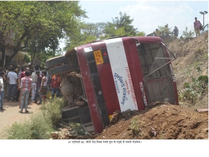 bus fall from bridge in etah left twenty one injured