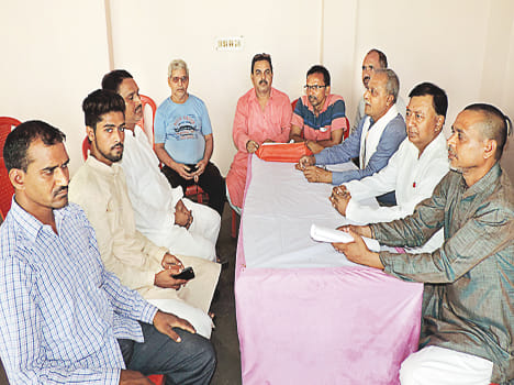 traders in support of the india closed
