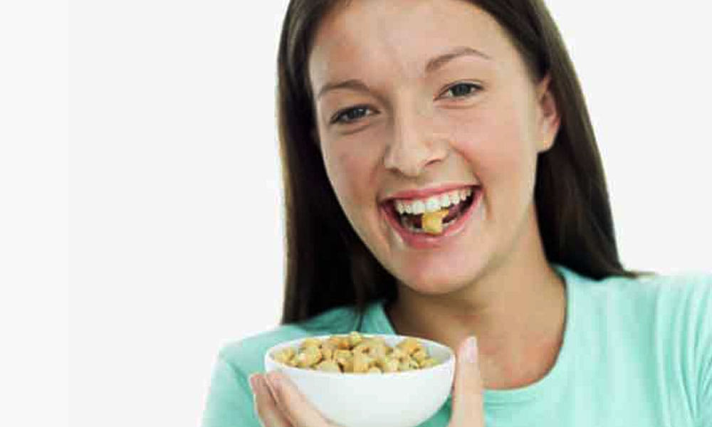 Patients suffering from high blood pressure should add three cashew nuts in their daily diet
