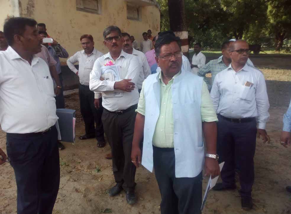 Central secretary of animal husbandry dairy and fisheries angry
