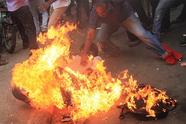 Coimbatore : Couple attempt self-immolation alleging torture by cop