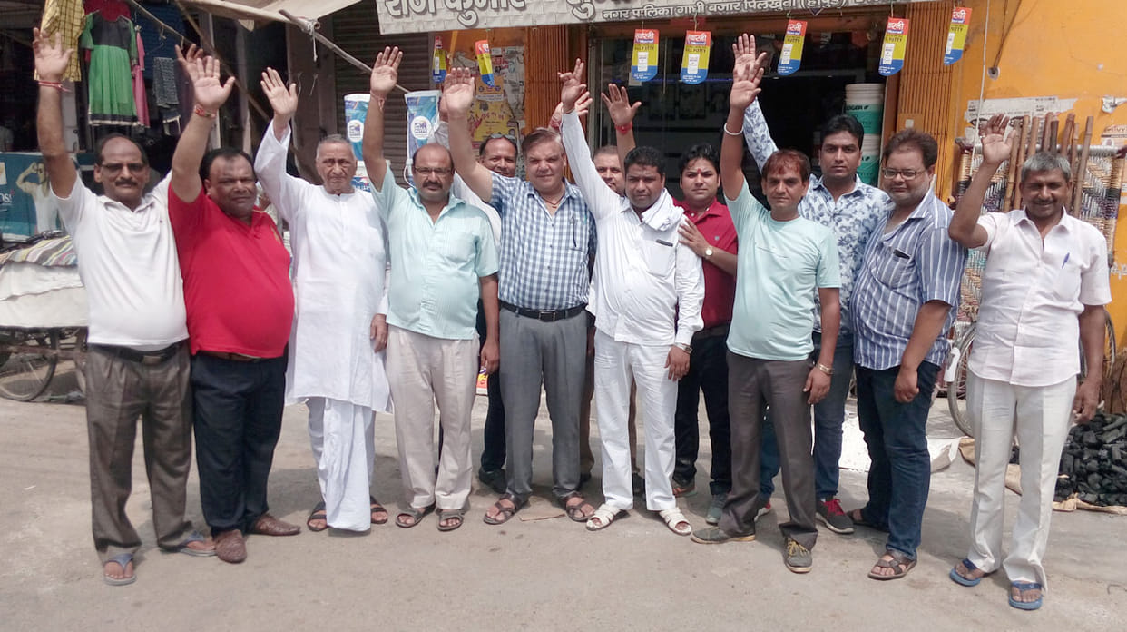 Businessman stopped the market in protest of GST.