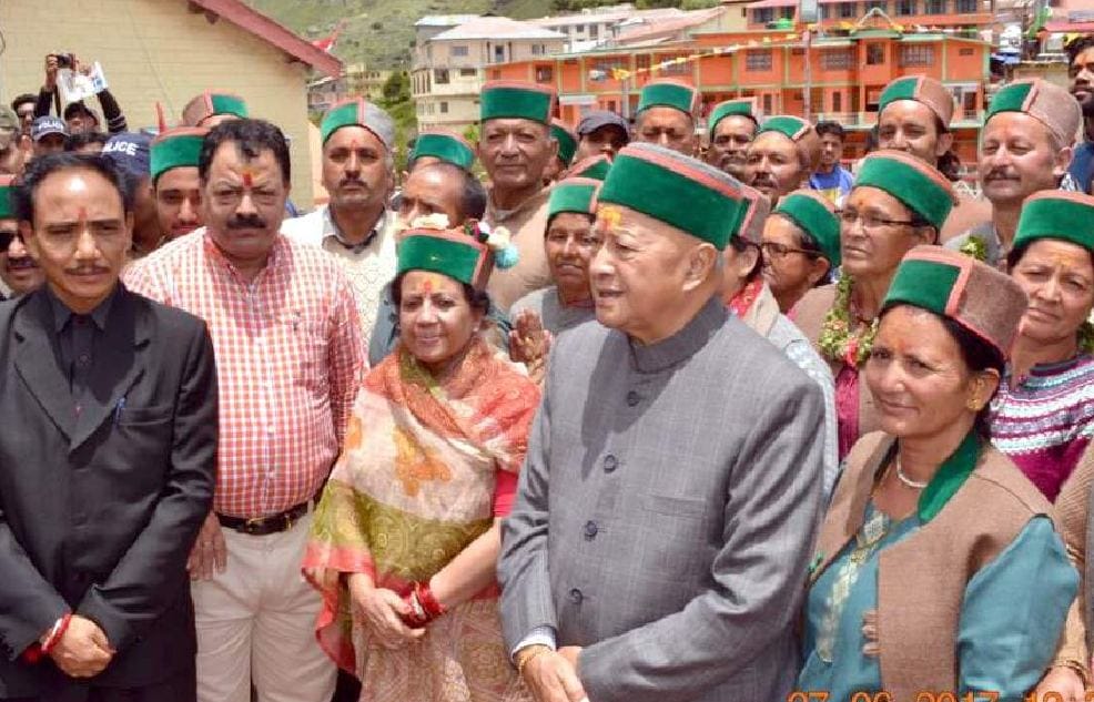 CM Virbhadra singh Worship at Badrinath.