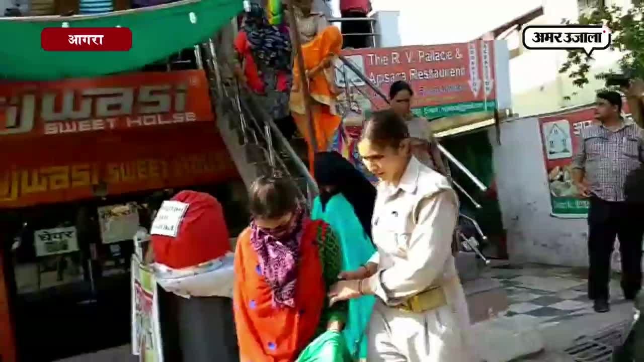 सेक्स रैकेट का किया भंडाफोड़