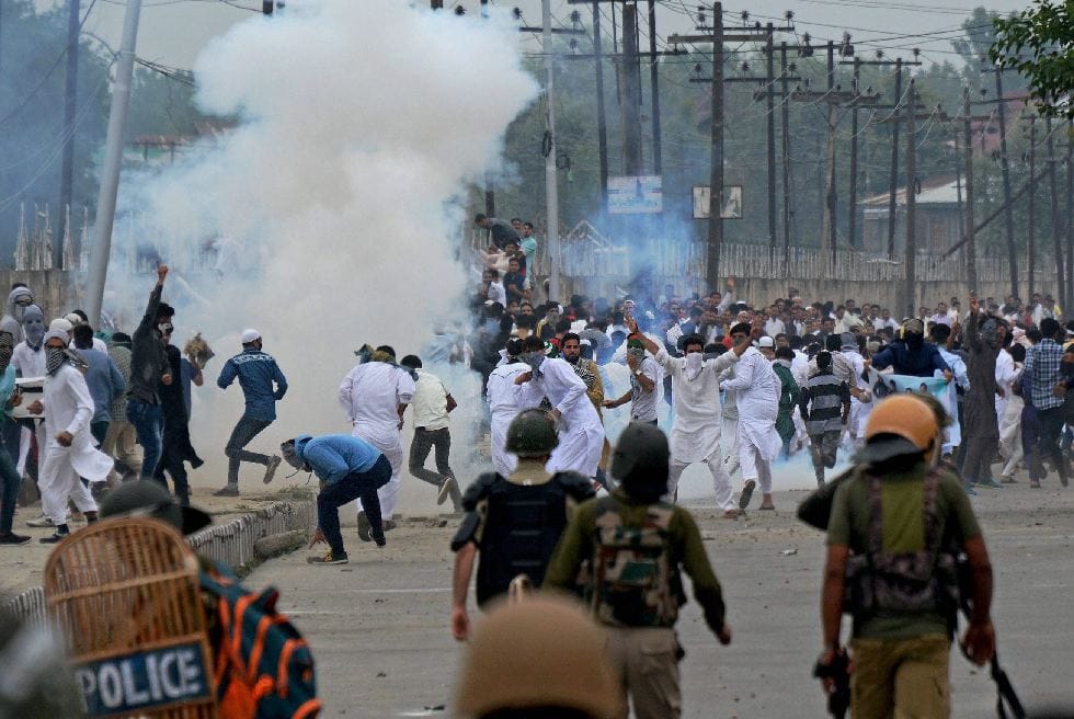 picture of violent protests in kashmir valley