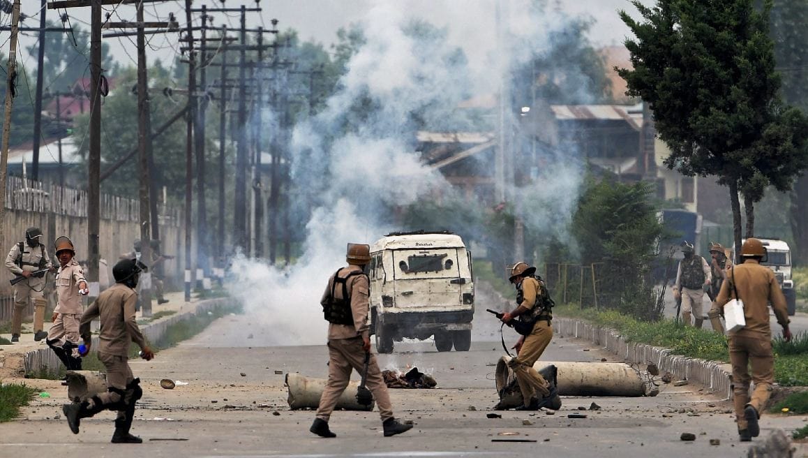 picture of violent protests in kashmir valley