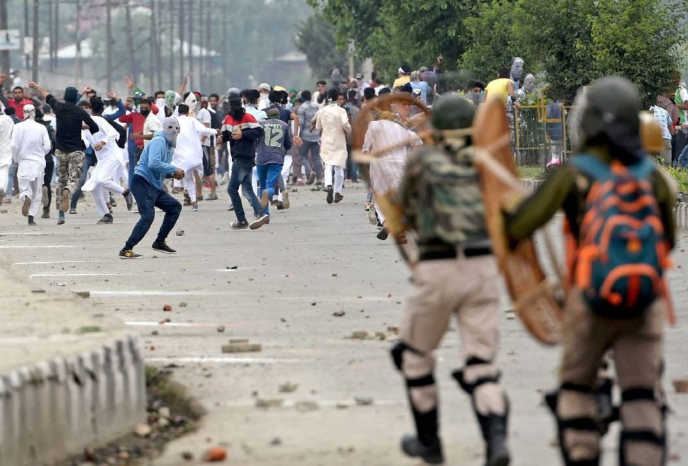 picture of violent protests in kashmir valley