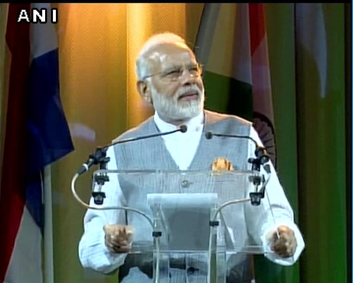 pm modi addressing to indian community in netherlands
