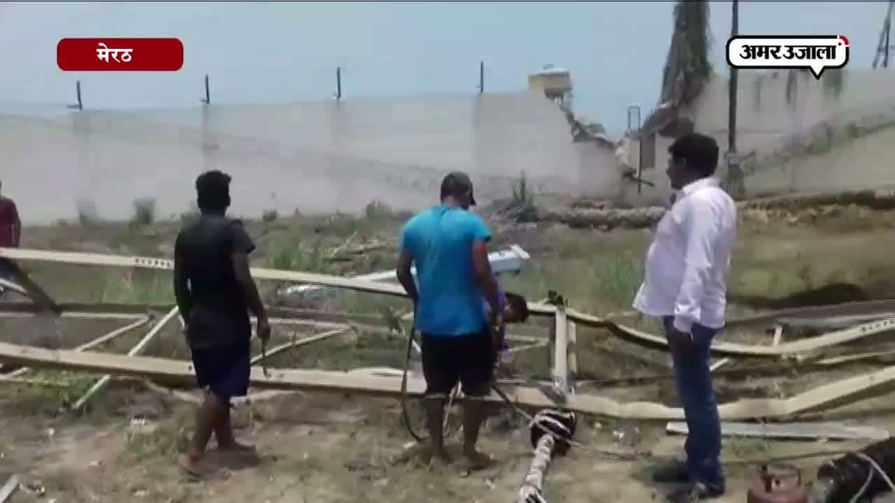 220 केवी लाइन पर गिरा खंभा 