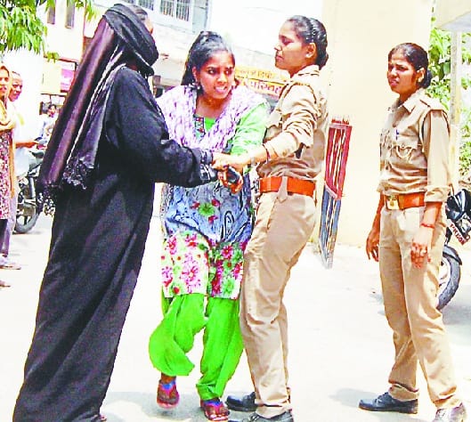 Stoning and firing on police team in Mohra