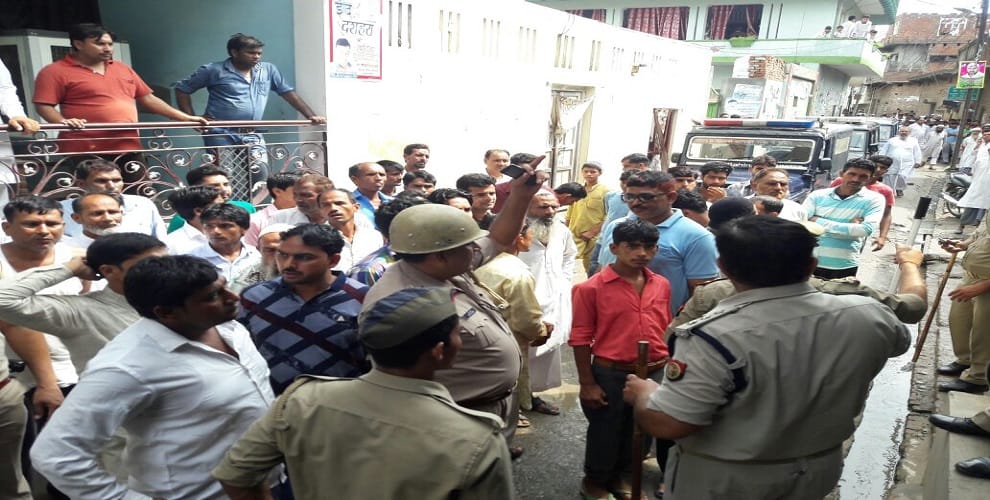 Again the bloody struggle in Muzaffarnagar, one shot, top officer posted