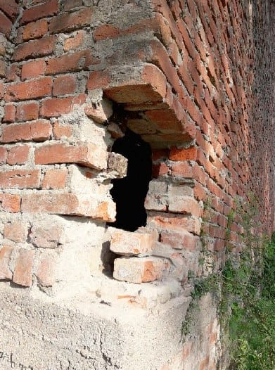 Thieves close to the police station