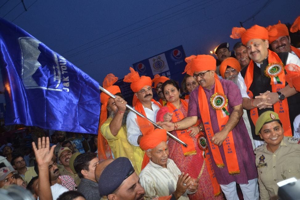 images of departure of pilgrims of amarnath yatra 2017