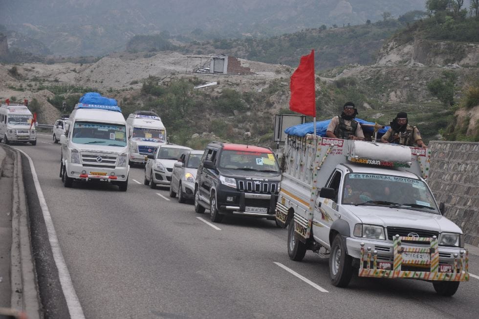 images of departure of pilgrims of amarnath yatra 2017