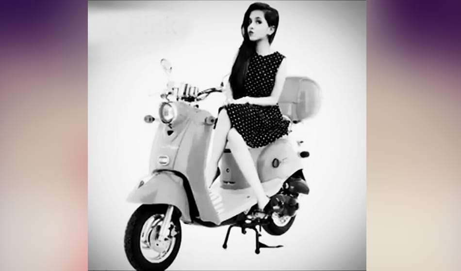 dhinchak pooja lands in trouble with delhi traffic police for not following rules can face arrest