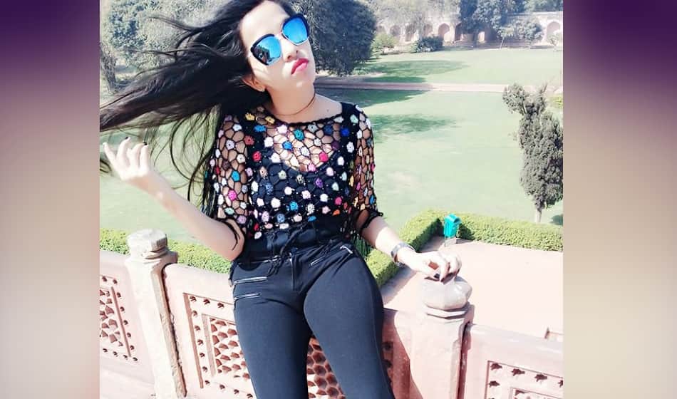 dhinchak pooja enter in bigg boss house know about her personal life
