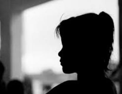 five years girl dead body found in gutter in lucknow
