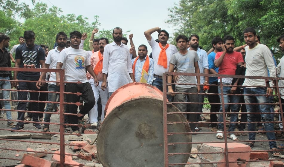  hindu organisation protest and hostage jcb driver on demolish worship area wall 