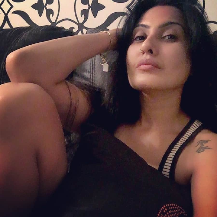 bold and glamorous tv actress play role of mother in serials