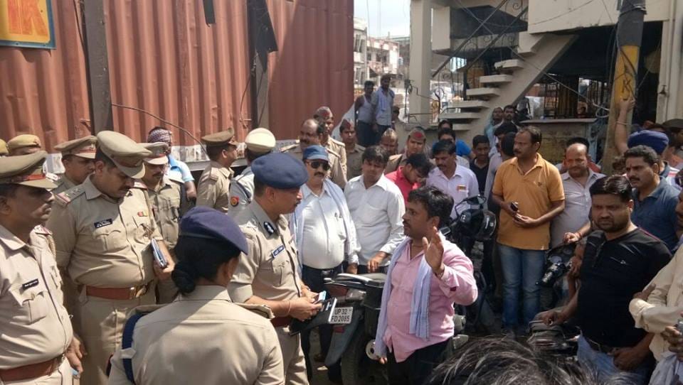nine lakh loot in Kanpur  