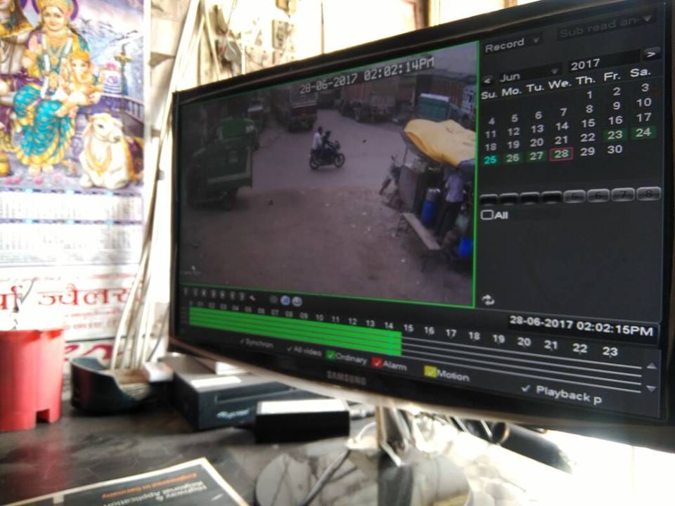 nine lakh loot in Kanpur  