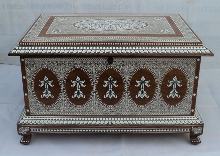 pm modi presented hand crafted make up box to donald trump couple