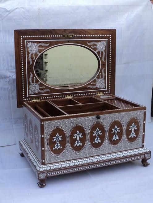 pm modi presented hand crafted make up box to donald trump couple