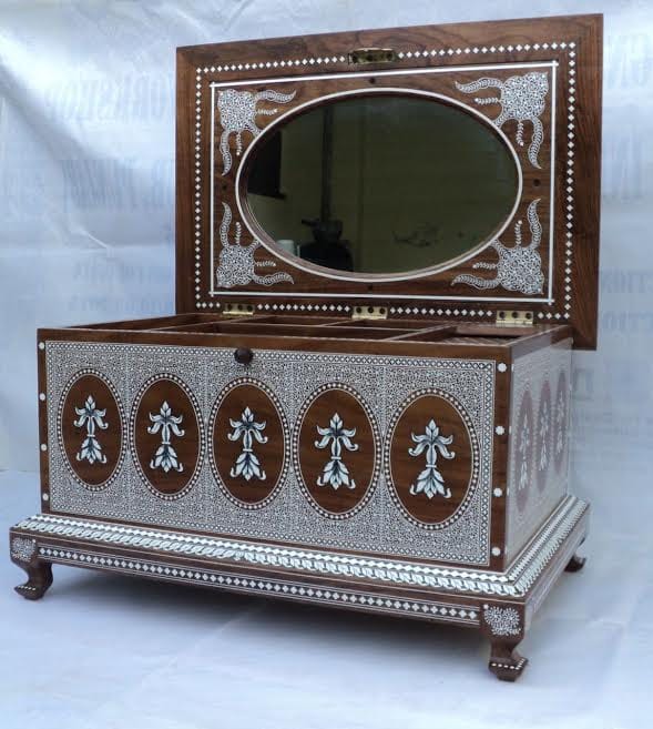pm modi presented hand crafted make up box to donald trump couple