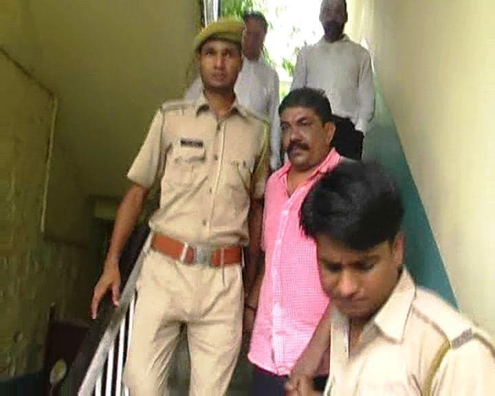 10 years jail of smuggler
