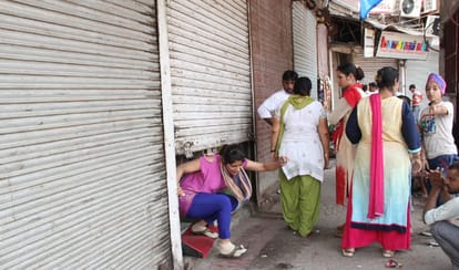 Protest Against GST slab by textile and furniture traders in delhi 
