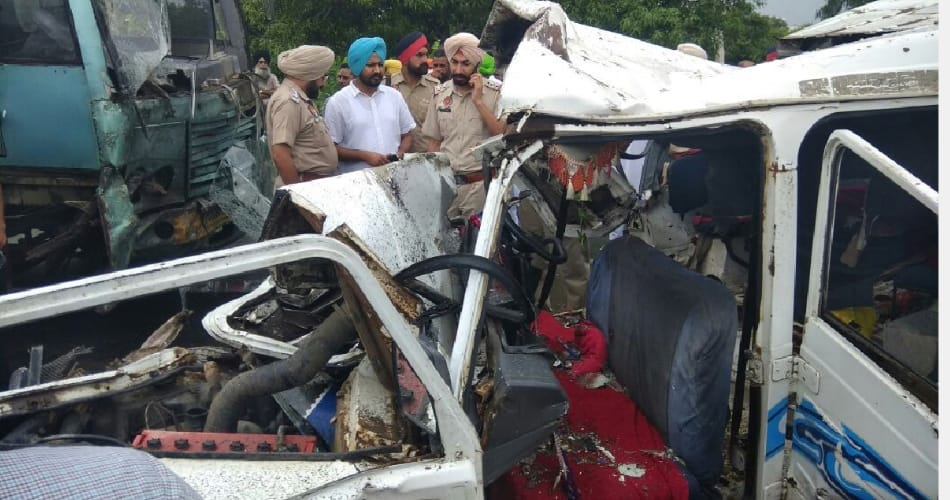 muktsar bus and cruiser accident, five killed