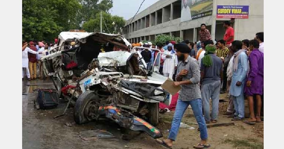 muktsar bus and cruiser accident, five killed