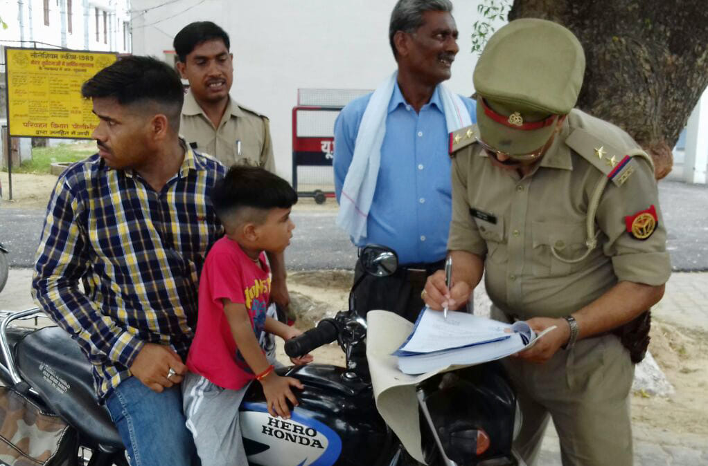 Unpaid invoices of policemen driving without helmets