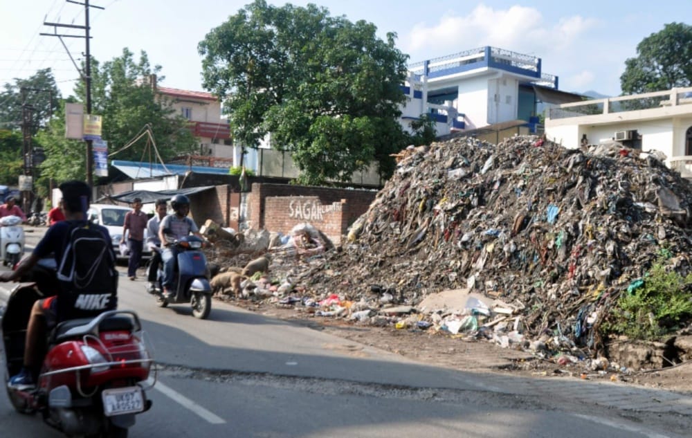 lots of waste in rishikesh 