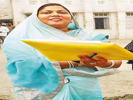 Chunky Growth Block Chief Urmila's Chair