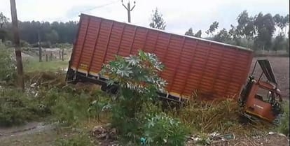 road accident : Mini truck and car collision, death of six