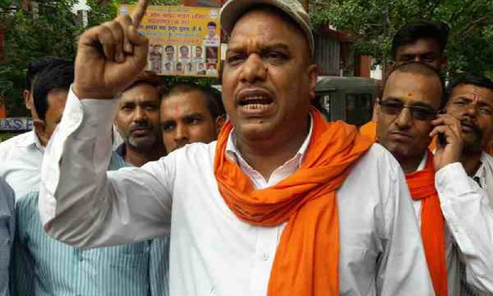VHP leader announces 50 lakh reward on azam khan tongue
