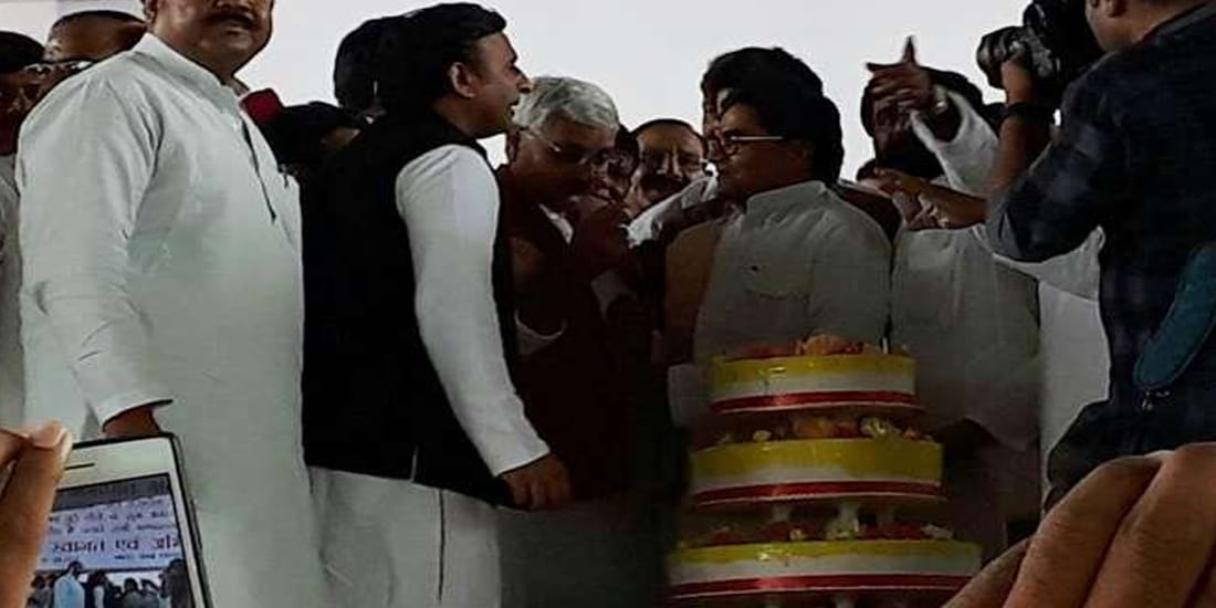 ram gopal yadav celebrates his birthday with akhilesh yadav