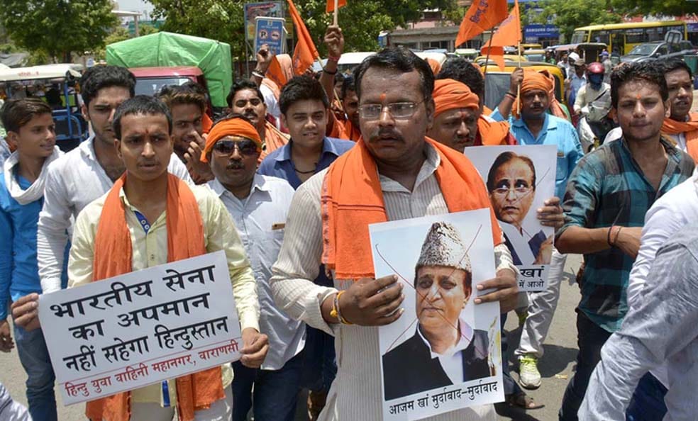 azam khan effigy burnt at varanasi after objectionable comment