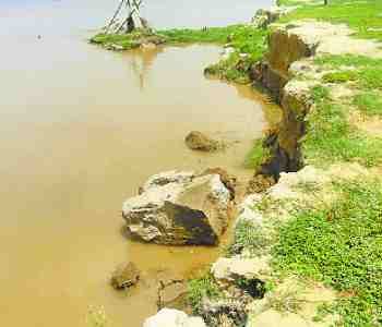 Water levels of Ghaghra increased, cut 80 bigha fields