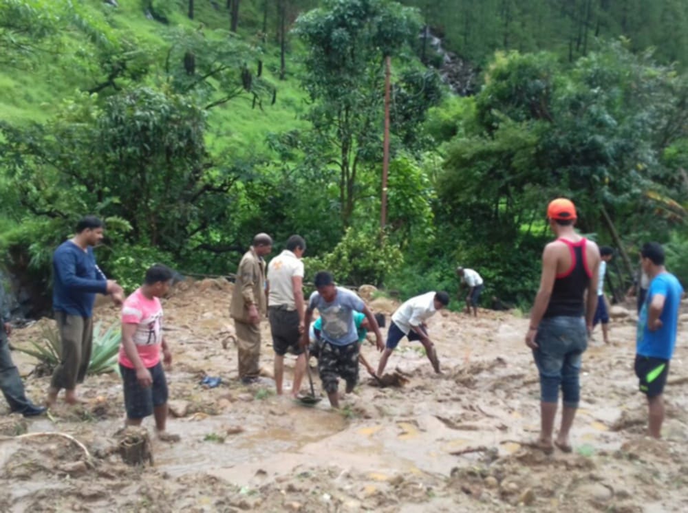 ten death and eight houses lost in monsoon rain 