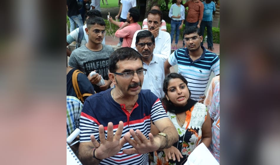  students uproar as Daulat Ram College refusing to give admission